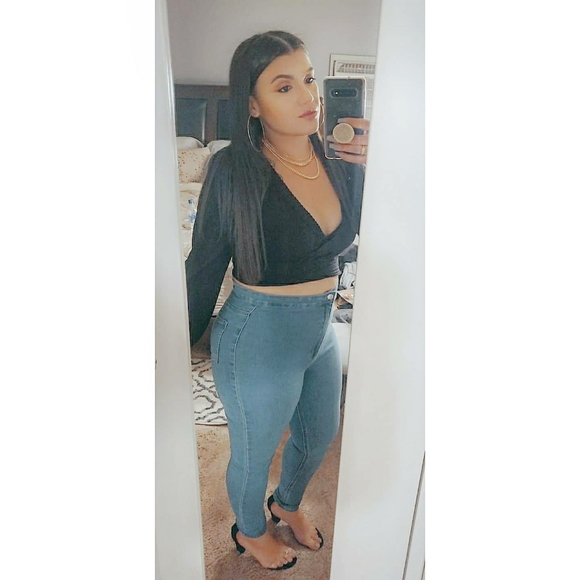 Meet your POSHER ℳ𝓲𝐜ん𝑒ℓℓ𝑒🖤🧿 - Picture 4 of 16